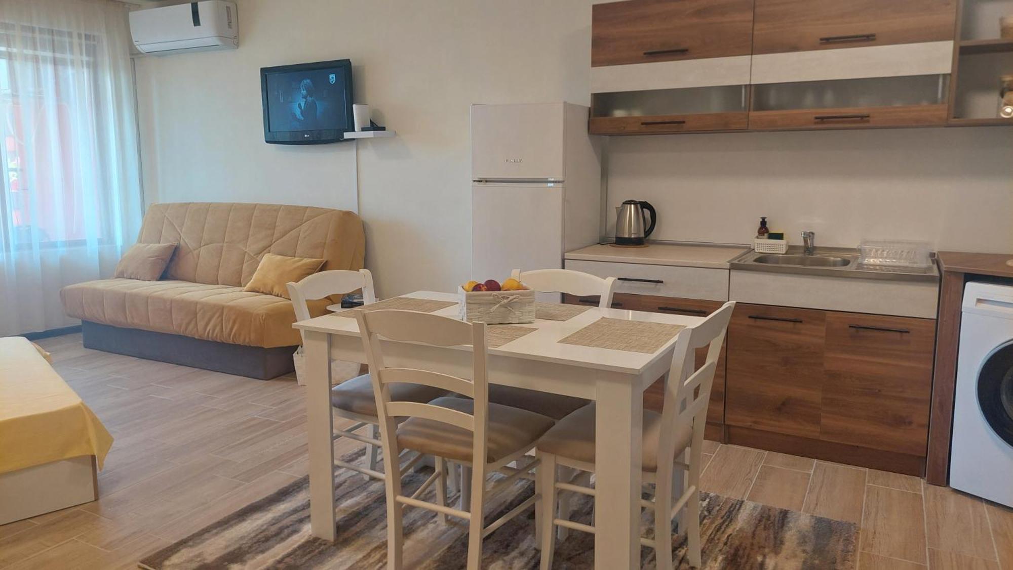 Krimski Apartment - Free Private Parking Warna Zewnętrze zdjęcie