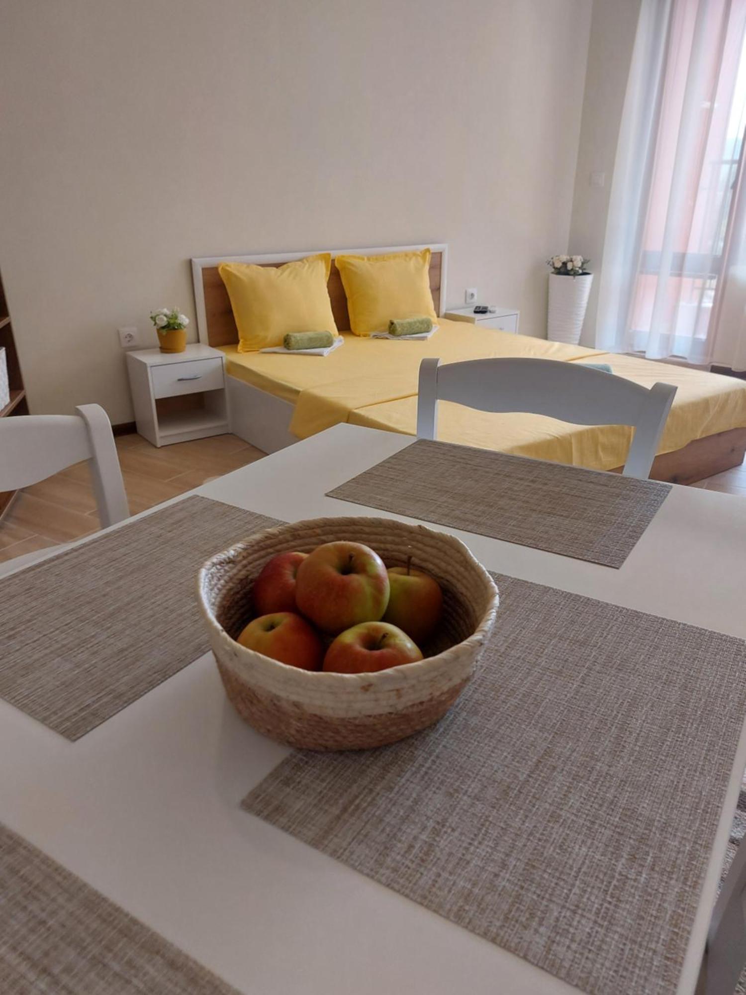 Krimski Apartment - Free Private Parking Warna Zewnętrze zdjęcie